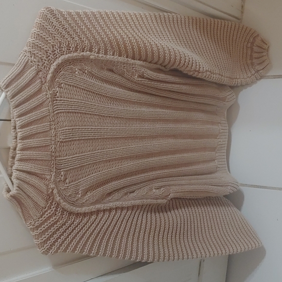 Free People Taupe Sweater Gorgeous And Oversized NWOT - Picture 4 of 4